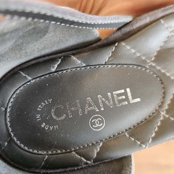 Chanel Flats In suede - Picture 8 of 16